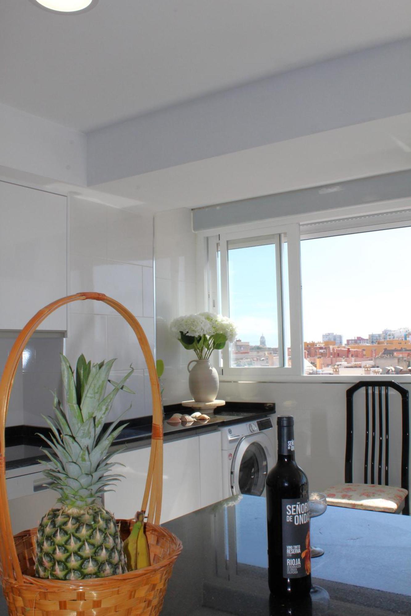 Flat With Balcony Ac Direct Bus To Sleeps 7 Privatunterkunft *