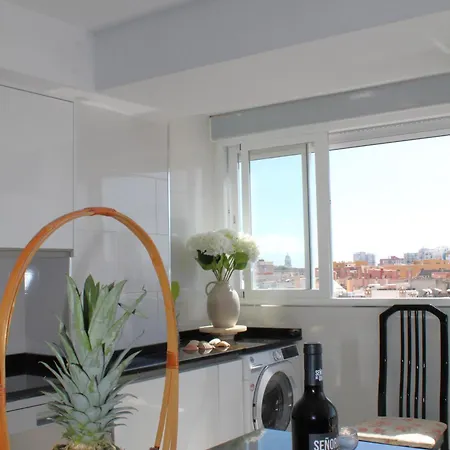 Malaga Flat With Balcony Ac Direct Bus To Beach Sleeps 7 Exterior photo