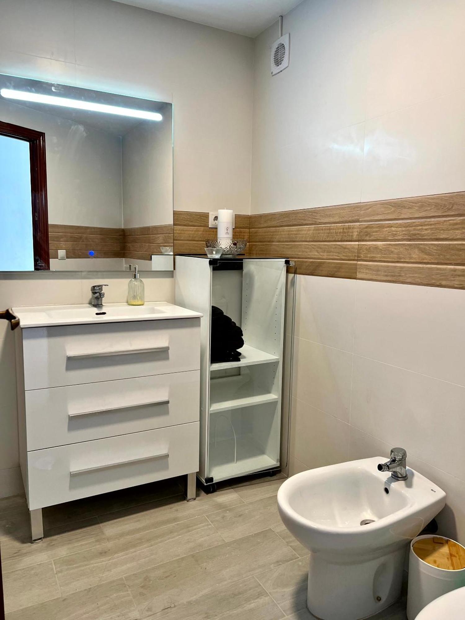 Flat With Balcony Ac Direct Bus To Sleeps 7