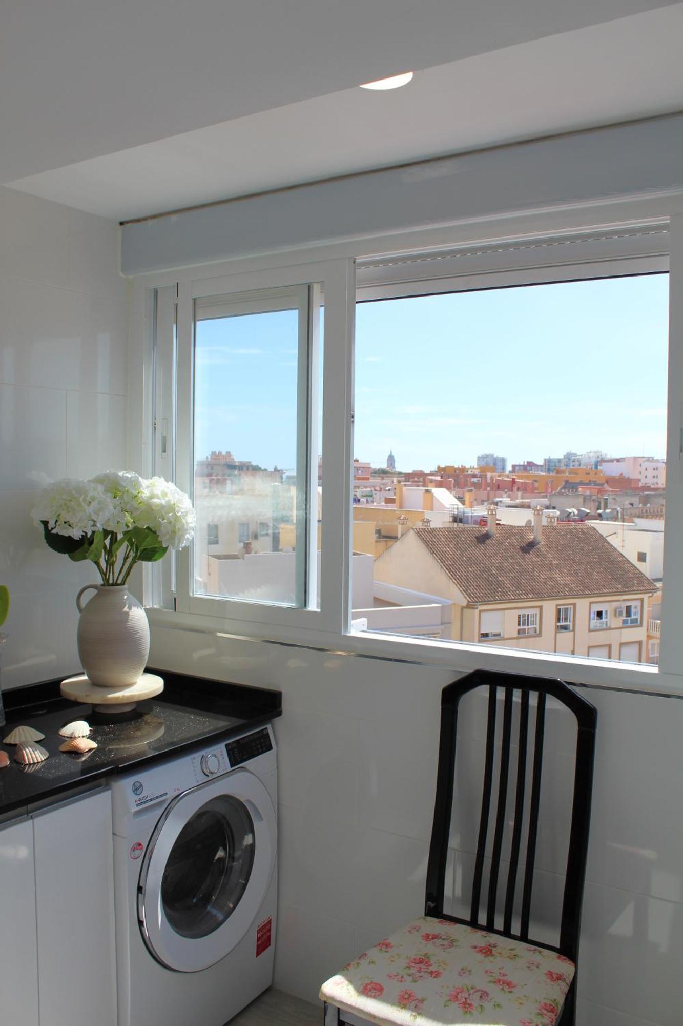 Flat With Balcony Ac Direct Bus To Sleeps 7 Málaga