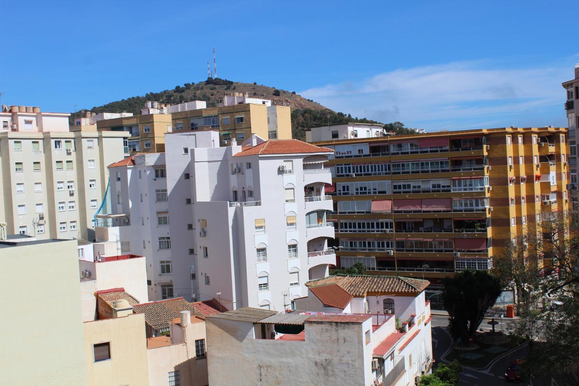 Flat With Balcony Ac Direct Bus To Sleeps 7 Séjour chez l'habitant Málaga